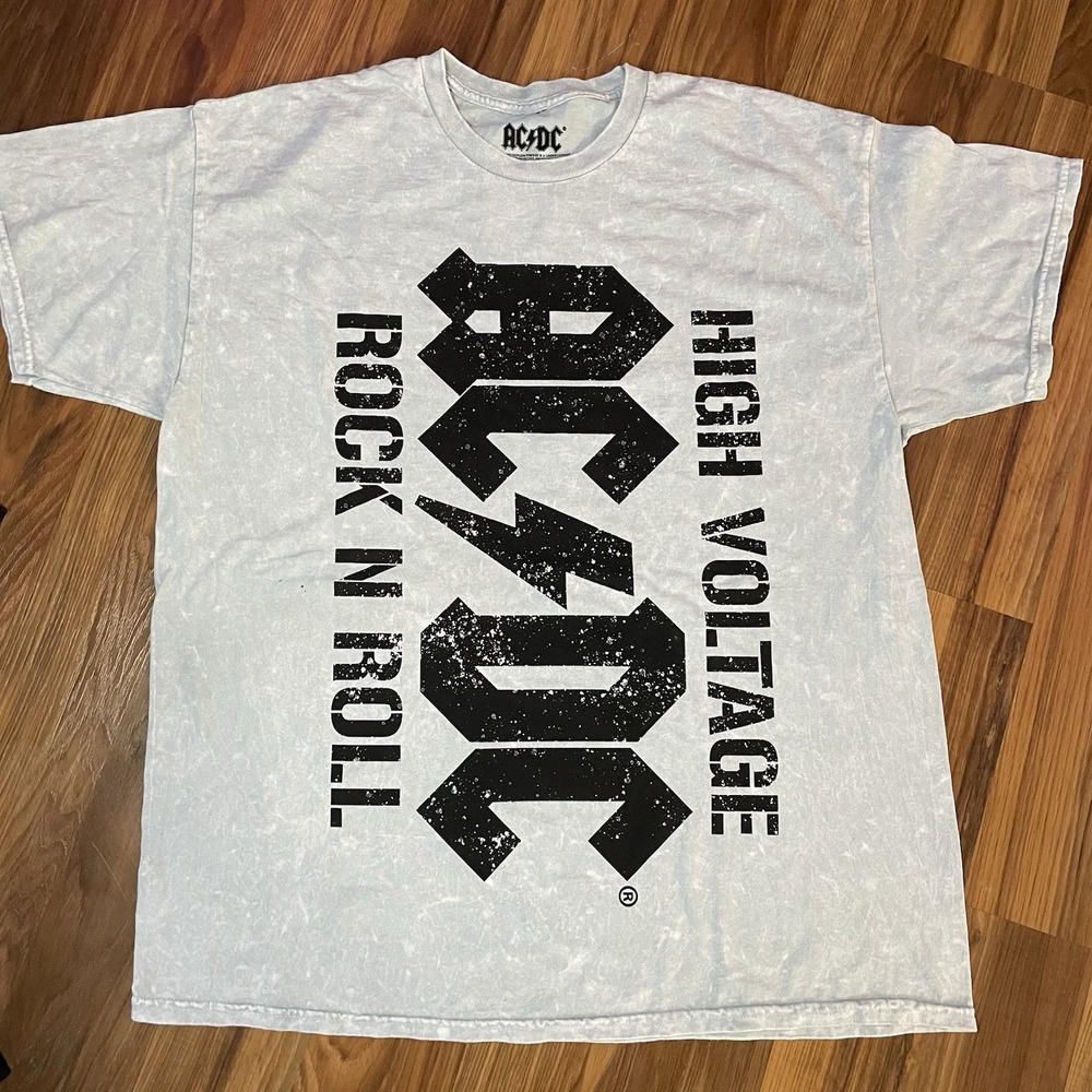 NWOT Adult Medium AC/DC High Voltage Rock N Roll Graphic Print Band T-Shirt